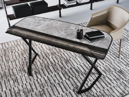 Scrittoio Cocoon Keramik con base in acciaio e piano in ceramica di Cattelan Italia