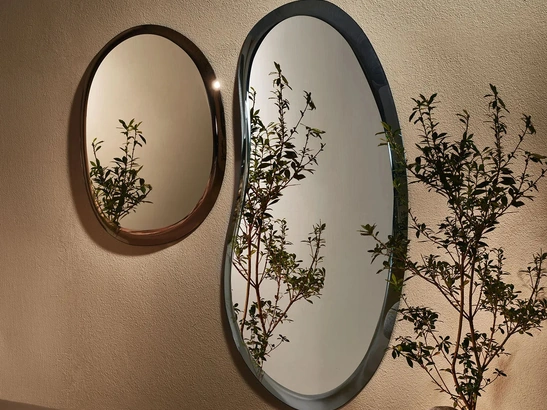 Specchio Pangea con cornice in vetro di Nature Design