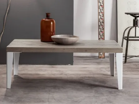 Tavolino Wood in legno di Rovere massello con gambe in ferro laccato Bianco di Devina Nais