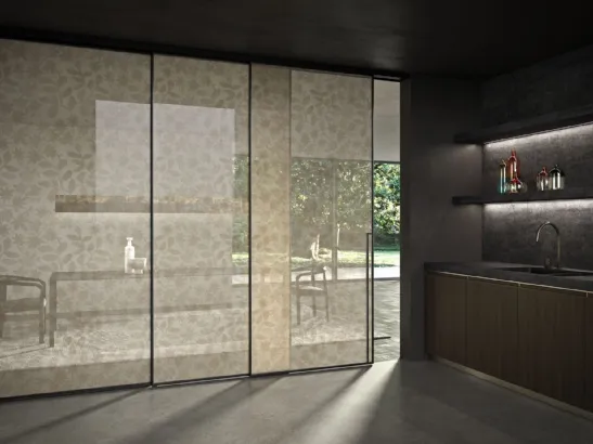 Porta per interni Manhattan Scorrevole Classic in vetro con decoro Arabesco e telaio in alluminio di Henry Glass