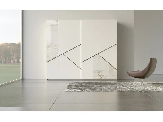 Armadio Comp 14 in laccato bianco con inserti in ceramica e bronzo graffiato di Voltan