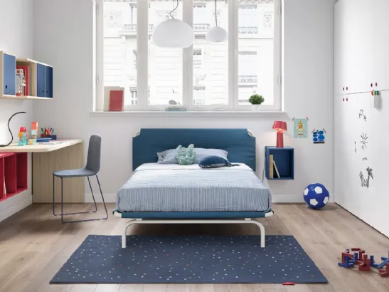 Cameretta componibile con letto ad una piazza e mezza e pensili sospesi Kids space 05 di Nidi