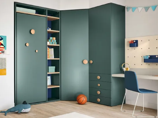 Cameretta in laccato verde pino con letto a ribalta Kids space 28 di Nidi