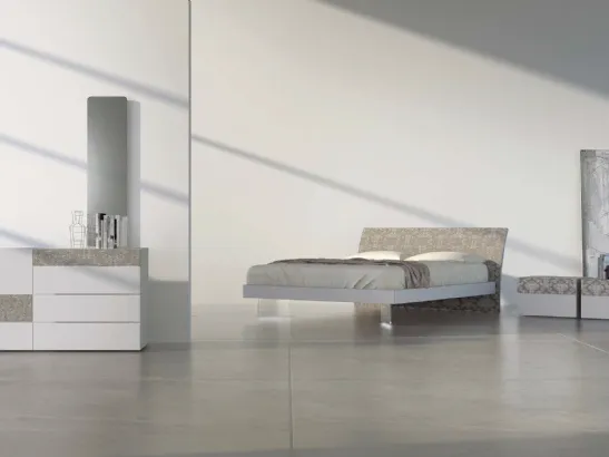Letto con testiera bicolore laccato opaco con incisione My Love 02 di Voltan