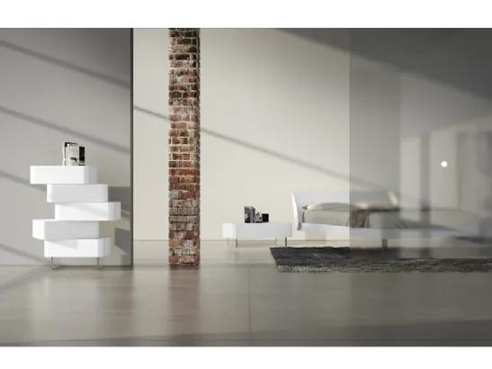 Letto in laccato bianco opaco con incisione My Love 01 di Voltan
