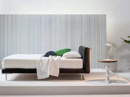 Letto in tessuto con testiera Camaleo di Twils