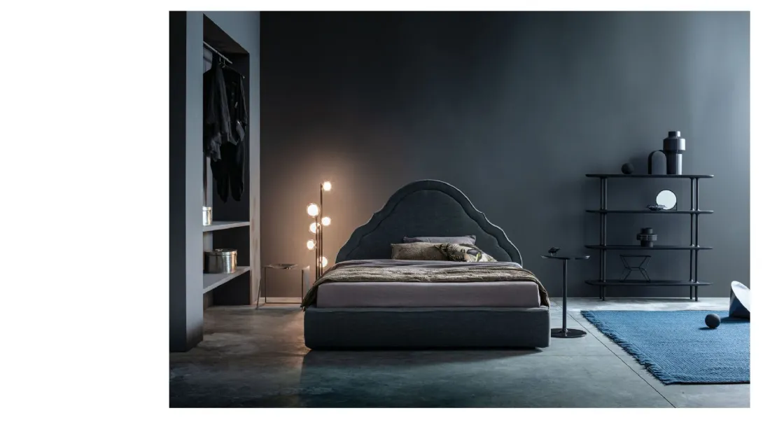Letto in tessuto con testiera sagomata Celine di Twils