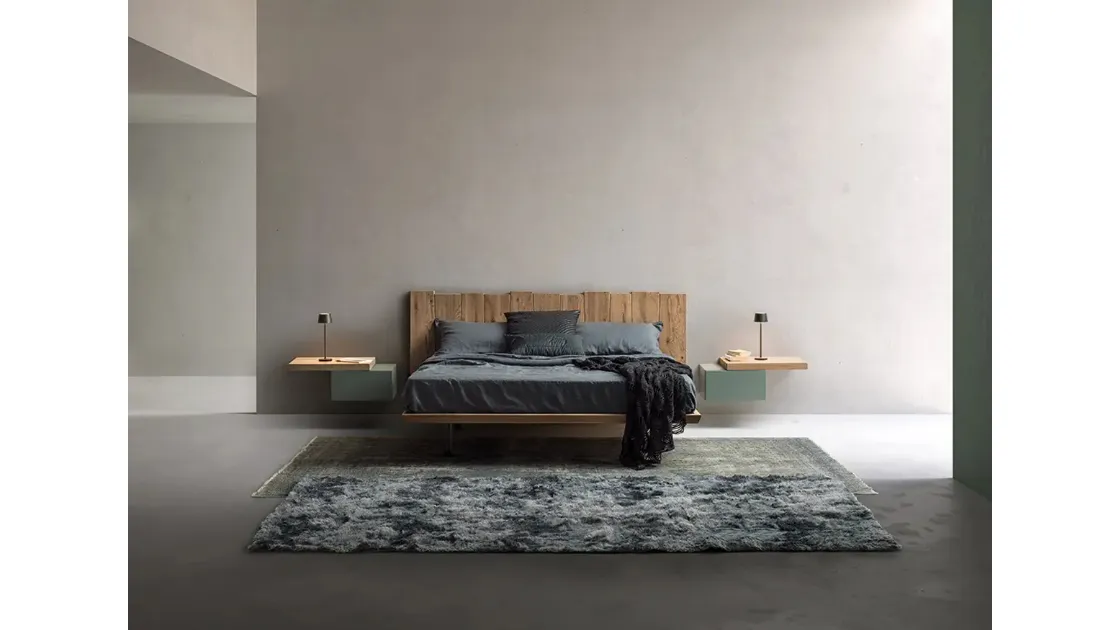 Letto in massello di Rovere con testiera sospesa Urban Ranch Slim di Devina Nais