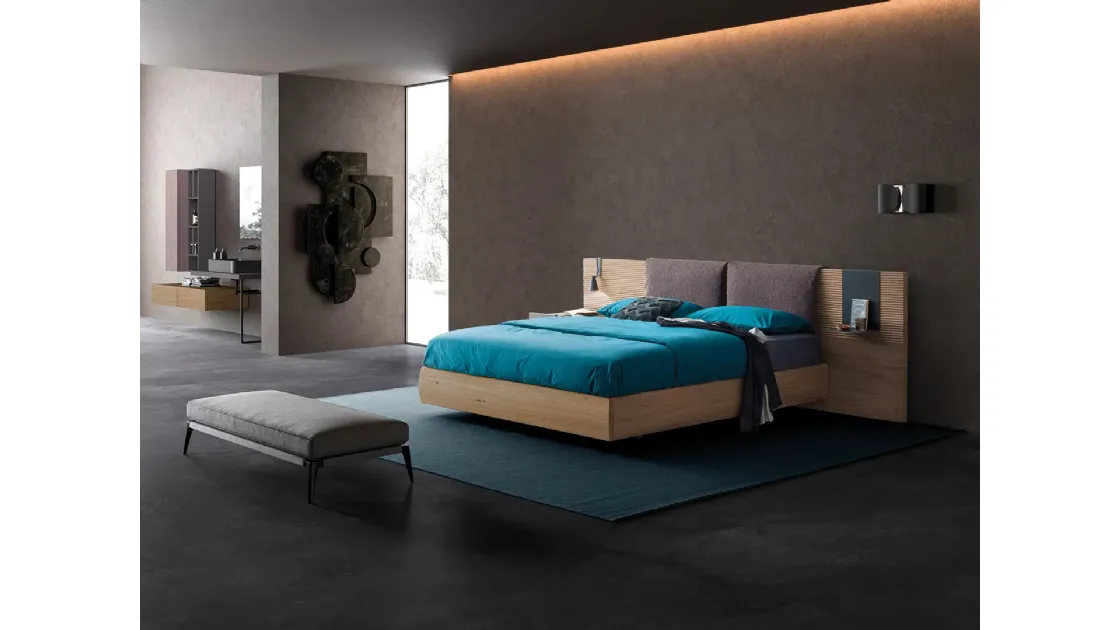 Letto Zen Bold Grey in legno di Rovere con testiera arricchita da due cuscini in tessuto imbottito di Devina Nais