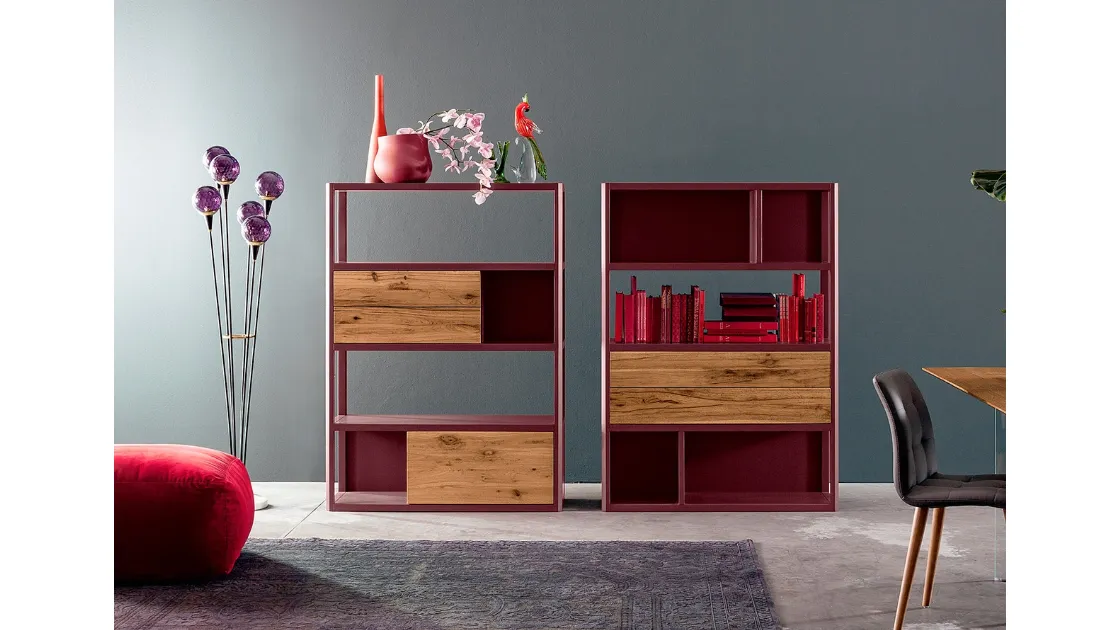 Libreria a muro in Rovere massello laccato Bordeaux e naturale Jolly di Devina Nais