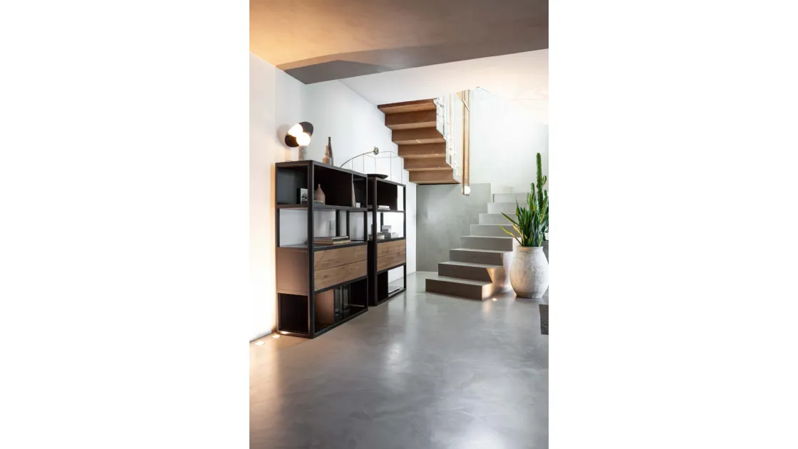 Libreria a muro in Rovere massello laccato Nero e naturale Jolly di Devina Nais