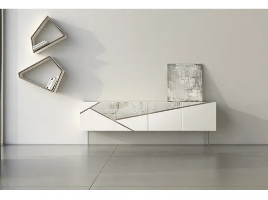 Madia Comp 12 in laccato bianco, ceramica e bronzo graffiato di Voltan