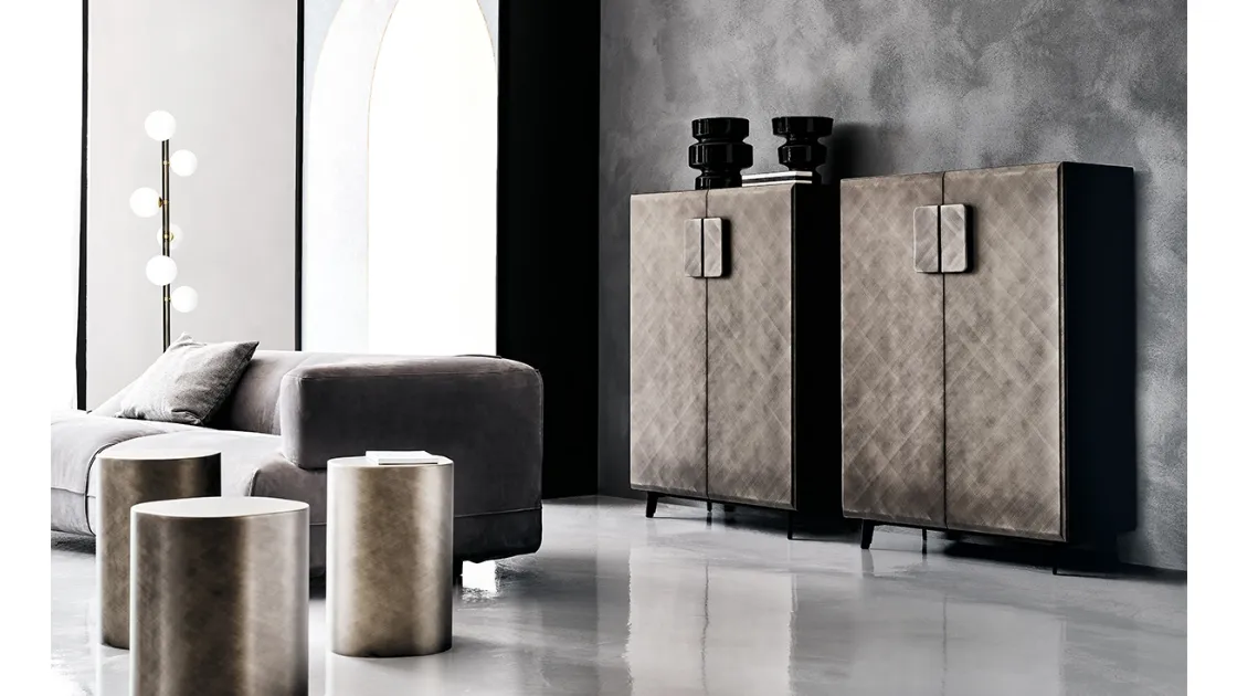 Madia in legno con ante in finitura Brushed Grey Tudor di Cattelan Italia