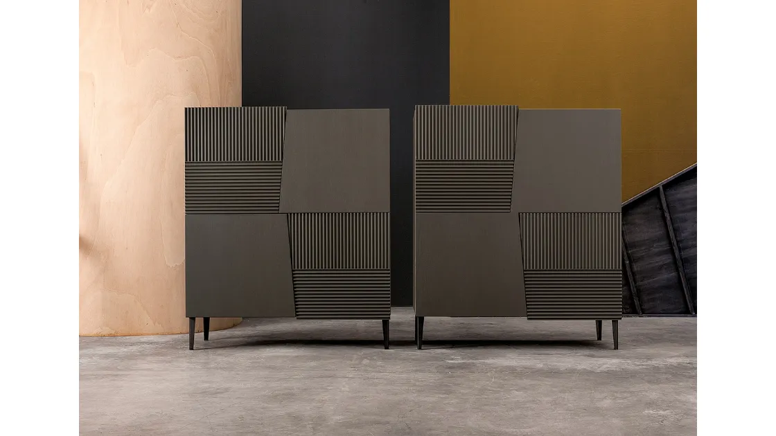 Madia Alta Zero16 in legno massello laccato di Devina Nais