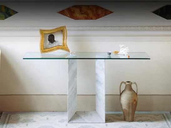 Consolle con piano in cristallo e base in marmo Diapason di Cattelan Italia