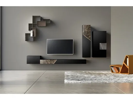 Parete Attrezzata Comp 13 in laccato opaco, ceramica e bronzo graffiato di Voltan