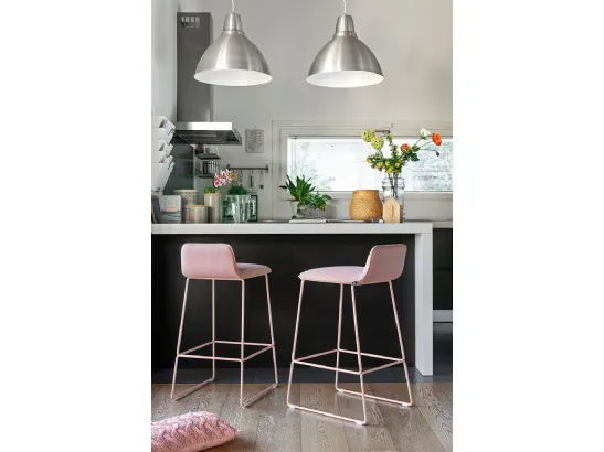 Sgabello in tessuto con struttura in metallo Riley soft di Connubia