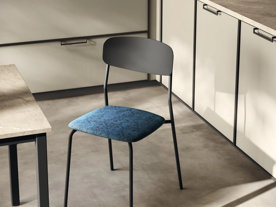 Sedia impilabile Sam di Scavolini