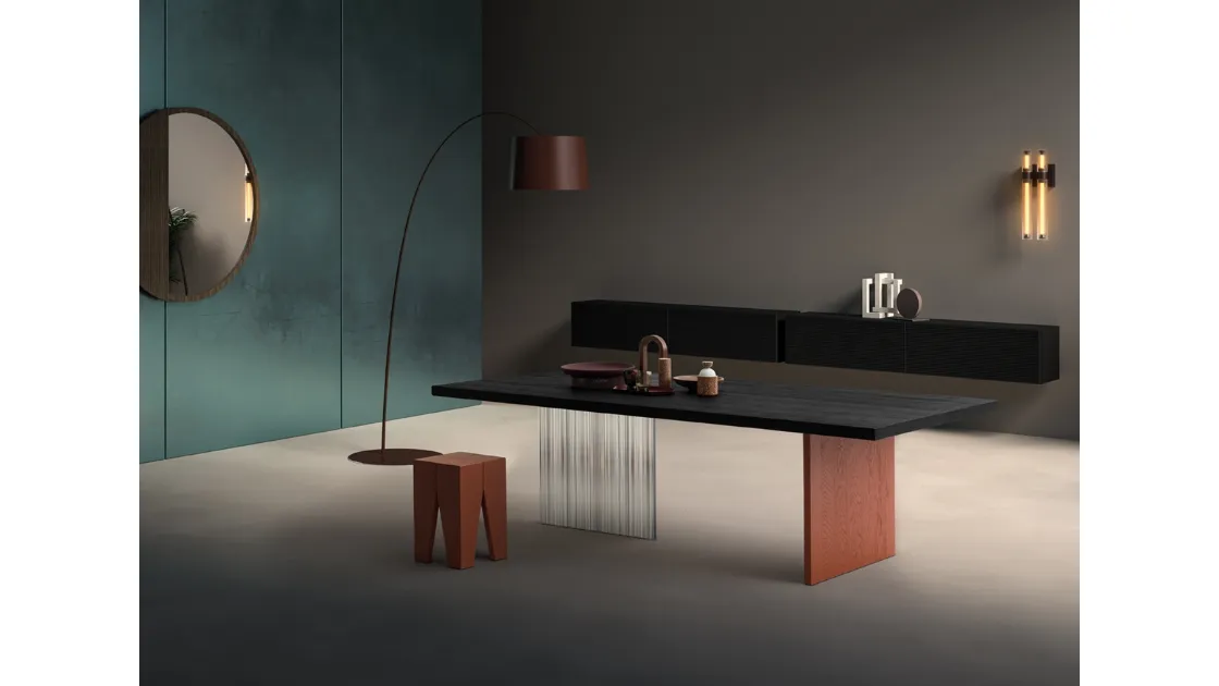 Tavolo Alabama in Rovere massello con una gamba in legno e una in vetro Devina Nais