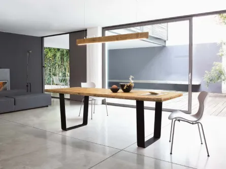 Tavolo Gate con top in legno secolare naturale e base in metallo di Nature Design