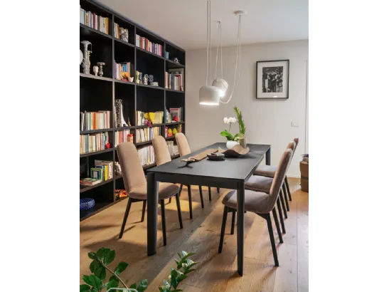 Tavolo allungabile in ceramica stone e gambe in faggio grafite Lord di Connubia