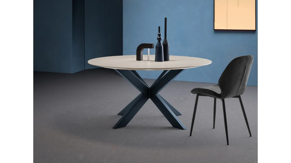 Tavolo Manhattan Ring con top in Rovere e base in ferro di Devina Nais