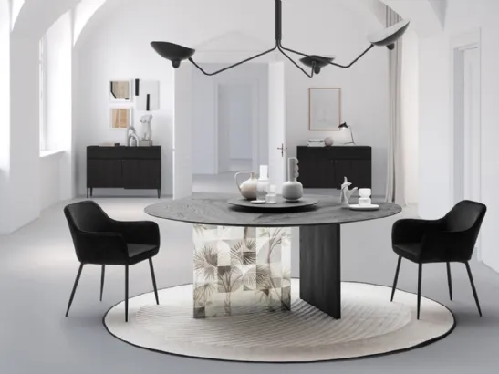 Tavolo Manhattan Slice con piano in Rovere e base in vetro con decoro e legno di Devina Nais