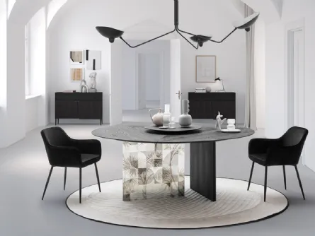 Tavolo Manhattan Slice con piano in Rovere e base in vetro con decoro e legno di Devina Nais