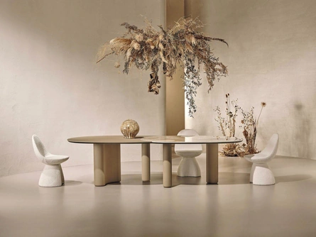 Tavolo Lymph Big in ceramica e materico fango di Nature Design