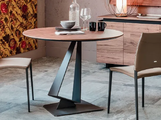 Tavolo con base in acciaio e piano tondo in legno Roger di Cattelan Italia
