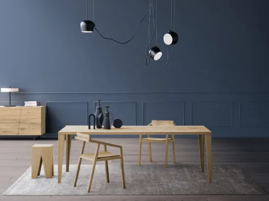 Tavolo Smart in legno massello di Rovere di Devina Nais