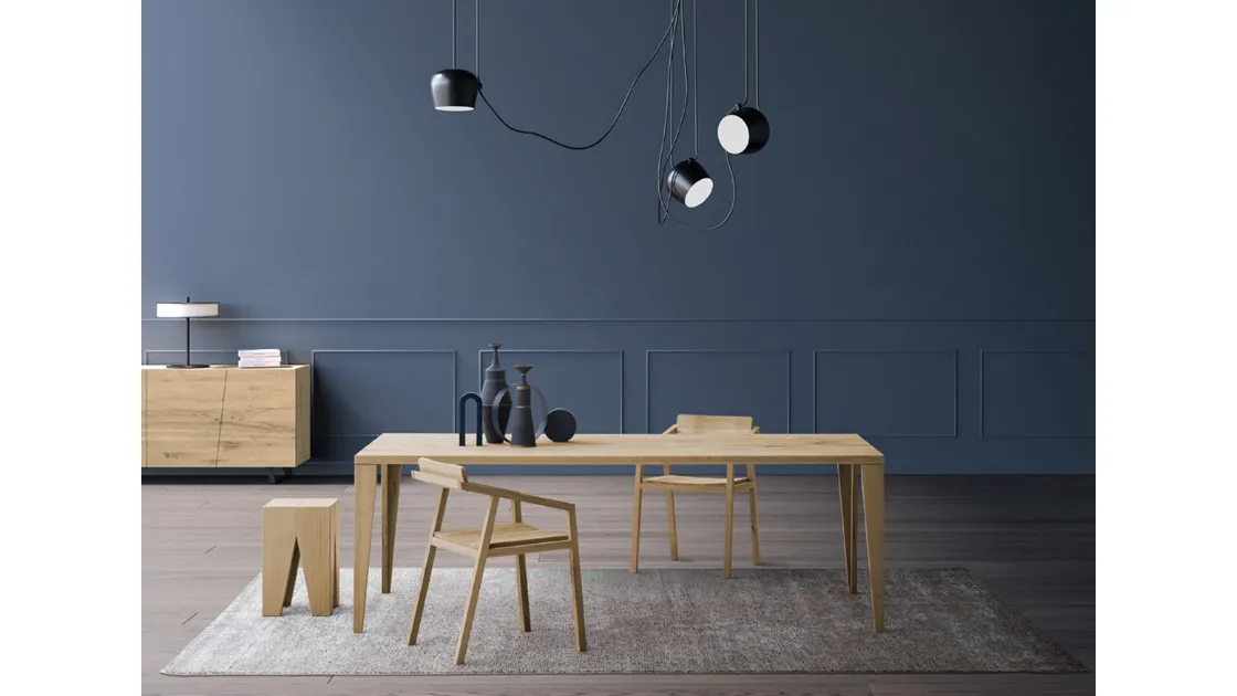 Tavolo Smart in legno massello di Rovere di Devina Nais