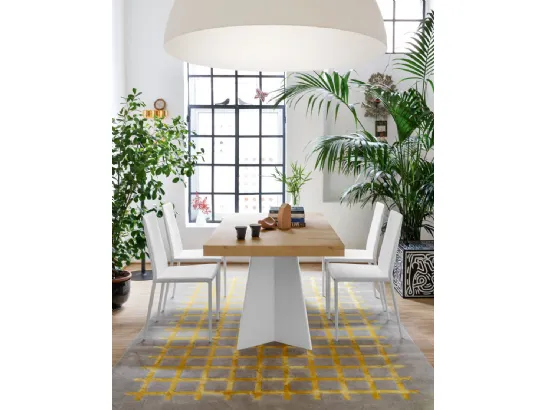 Tavolo allungabile in nobilitato rovere naturale con base in metallo bianco opaco Wings di Connubia