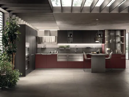 Cucina Moderna angolare con penisola Mia Rosso Jaipur e Rovere Carbone di Scavolini