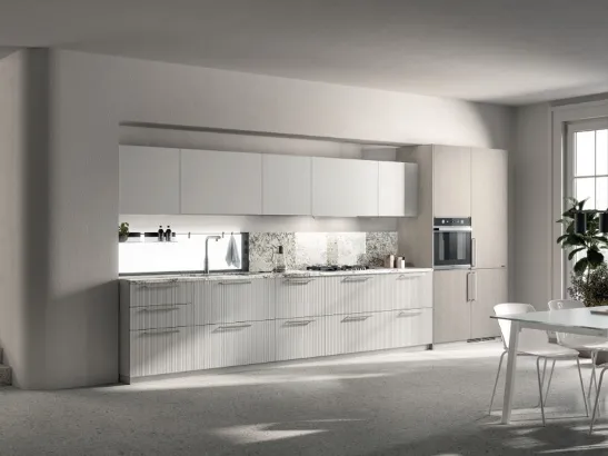 Cucina su misura Musa in laccato dogato opaco Grigio Airone e decorativo Oriental Light di Scavolini