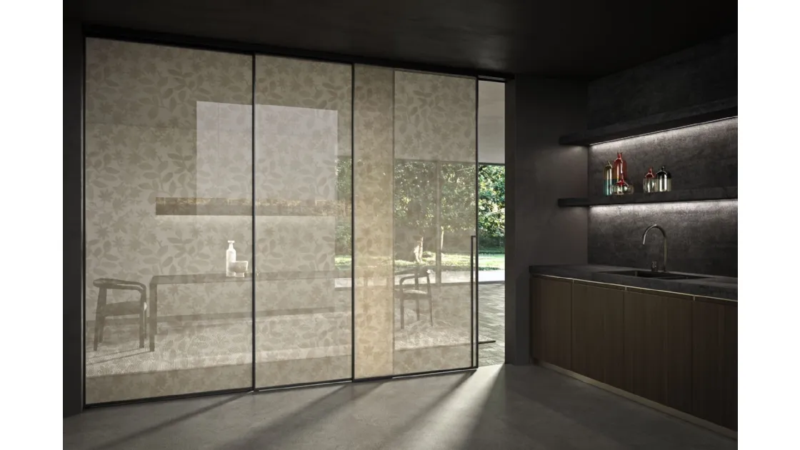 Porta per interni Manhattan Scorrevole Classic in vetro con decoro Arabesco e telaio in alluminio di Henry Glass